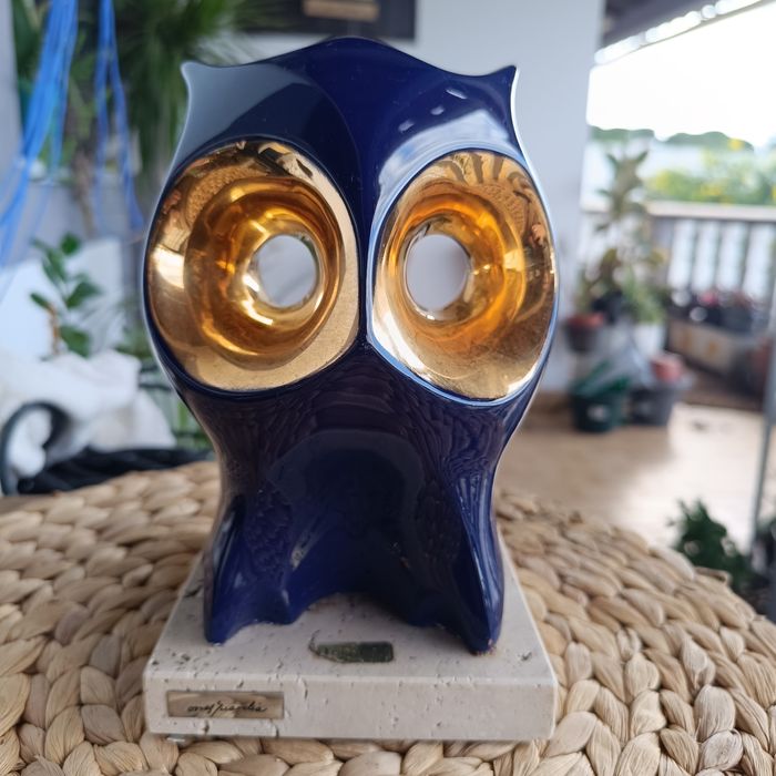 Escultura vitrificada obra  de José Torres Guardia.