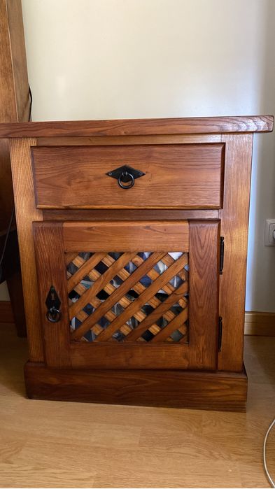 2 mesas de cabeceira madeira