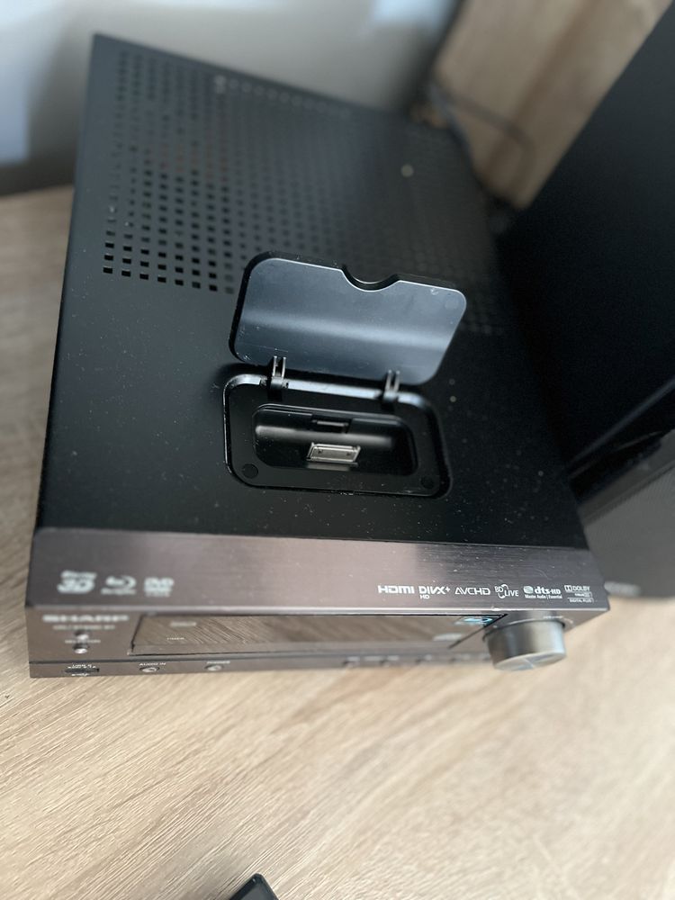 Minisystem Hi‑Fi Sharp XL‑BD601PH z Blu‑ray 3D. Wieża jak kino domowe