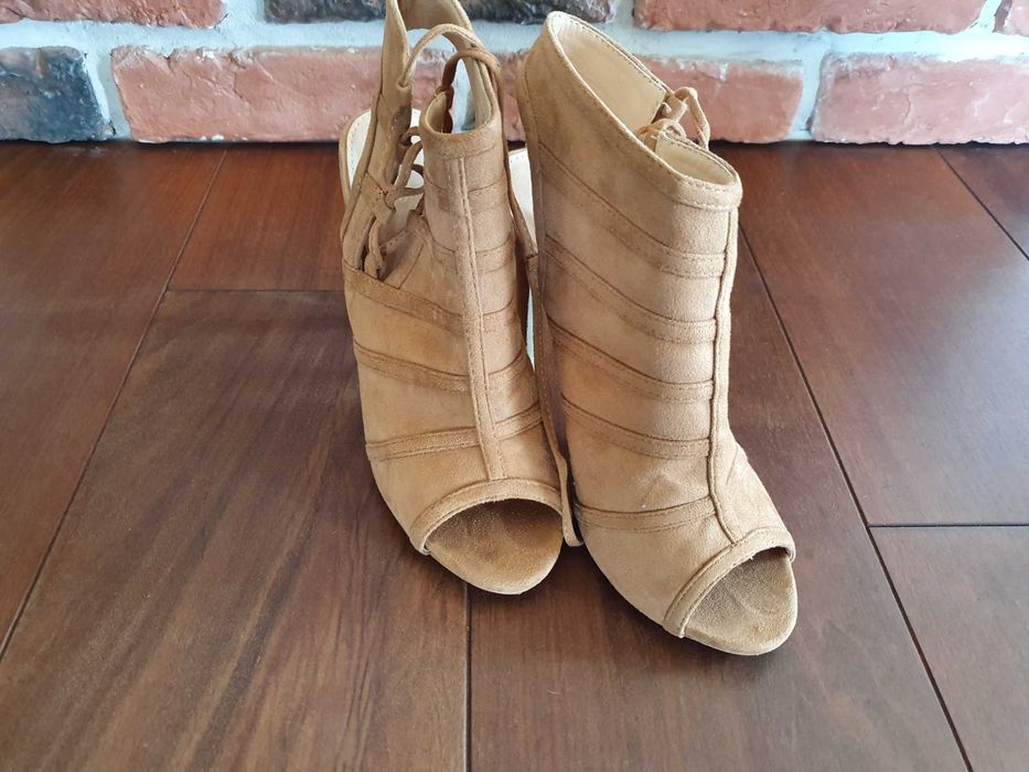 Buty szpilki sandały rozmiar 38 Vices camel