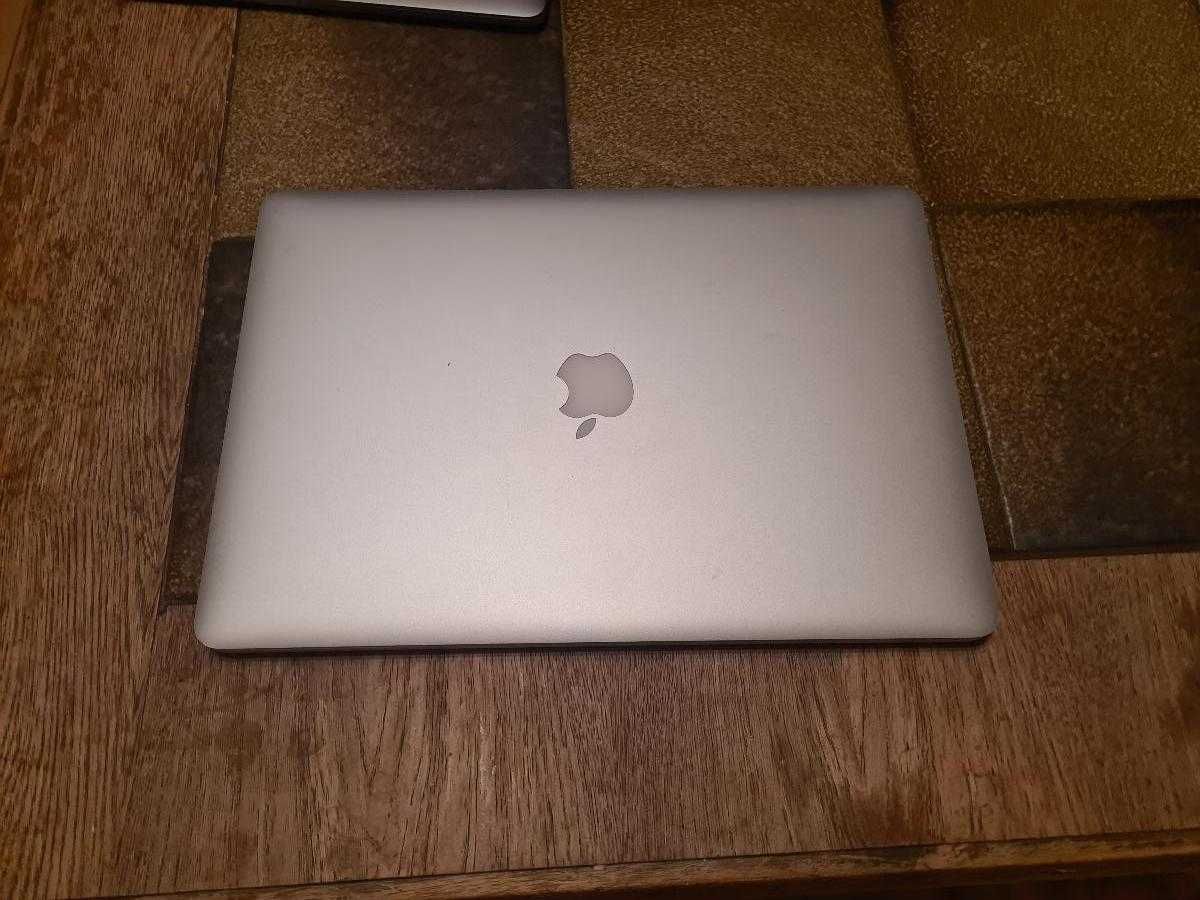 MacBook Pro (Retina, 15-inch, late 2015)