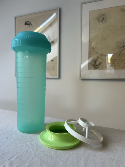 Tupperware shaker