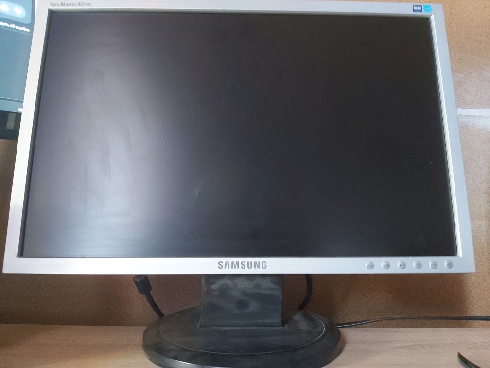 Монитор Samsung SyncMaster 923nw