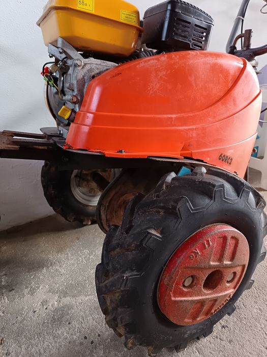 Moto enxada com alfaias