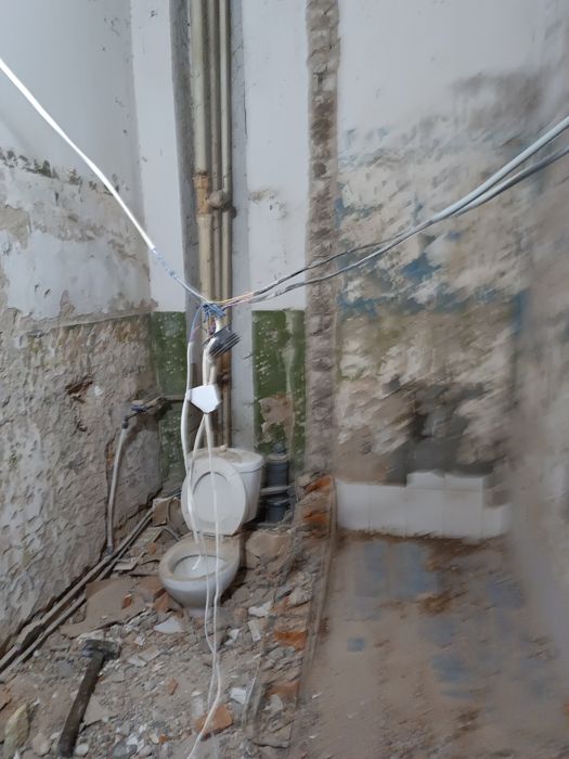 Усиленя аварійних приміщень.Демонтаж споруд Порізка битону