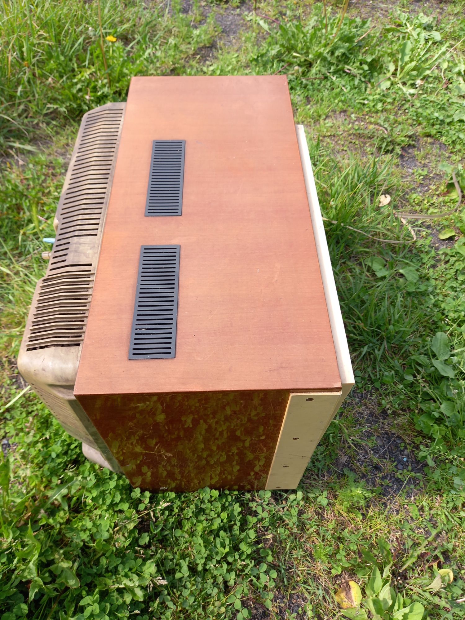 Stary telewizor lazuryt