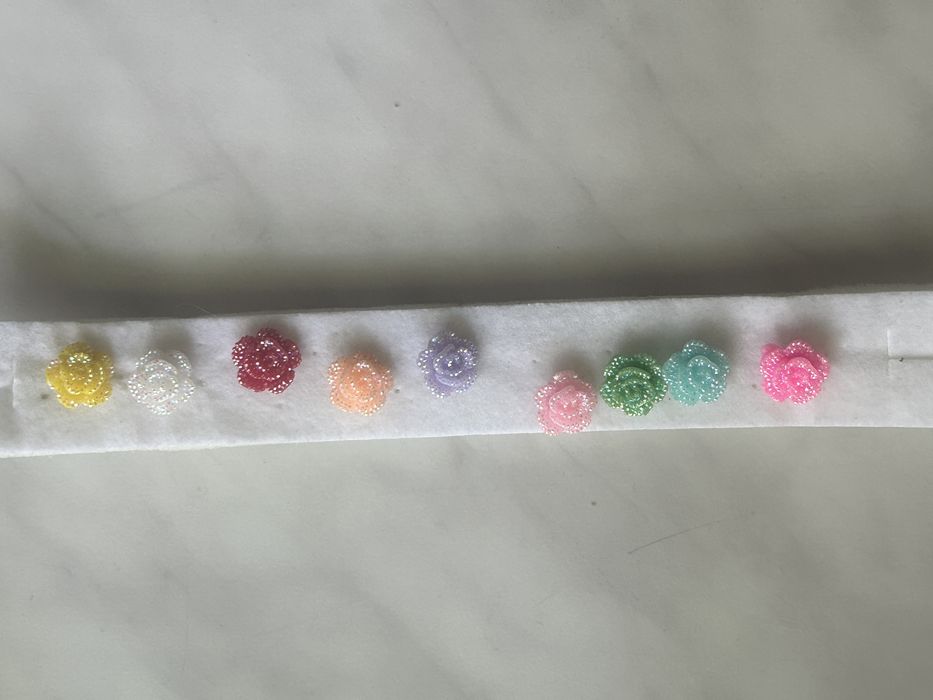 Zestaw 8szt kolczykow Róża