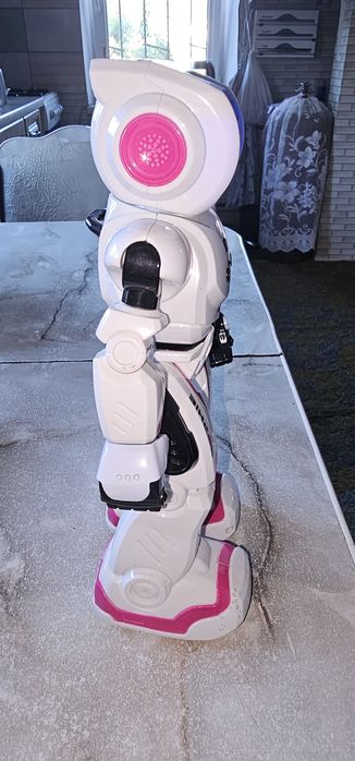 Іграшка робот на пульті