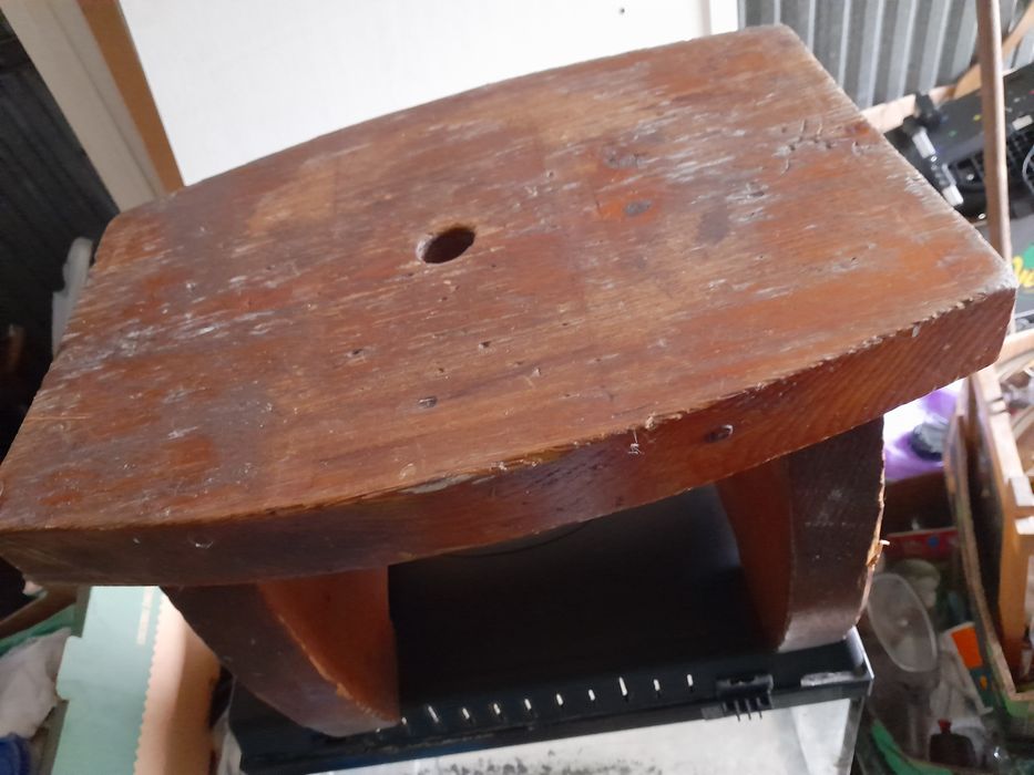 Przedwojenny taboret, podnozek, zydel