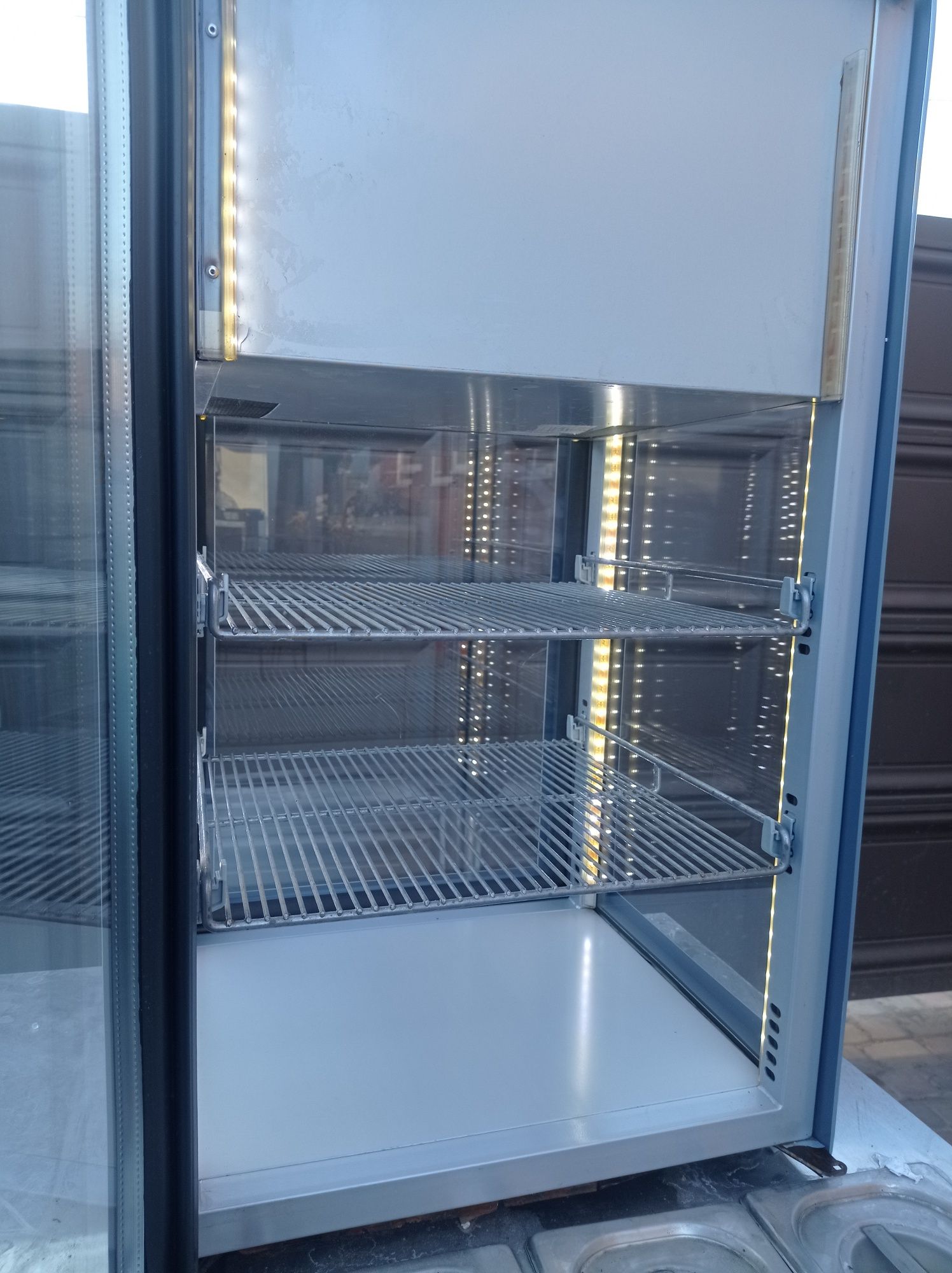 Холодильная витрина стеклянная 82 см