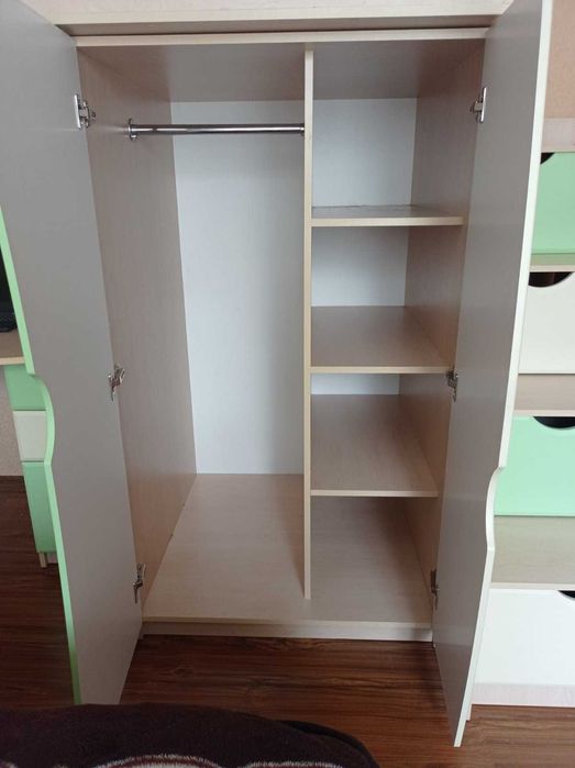 Дитяче двоярусне ліжко