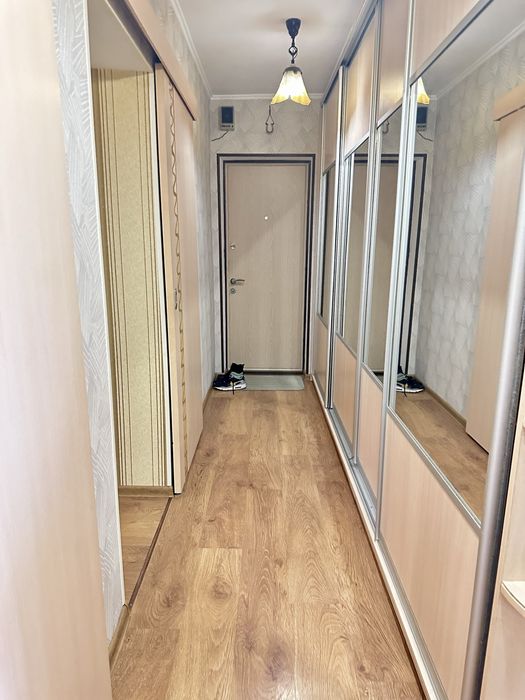 Продаж затишної 2 кімнатної квартири на Митниці