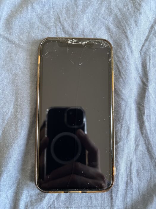 Iphone x usado ecre partido mas funciona bem