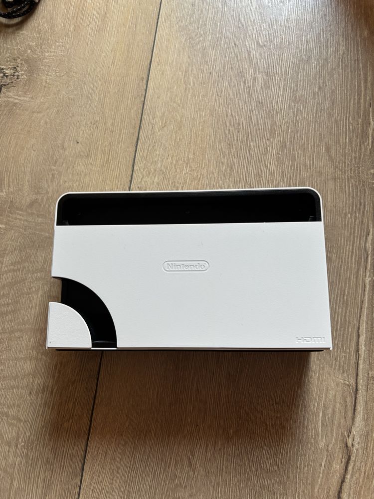 Nintendo switch oled + 2 gry mario kart i supersmash bros +akcesoria