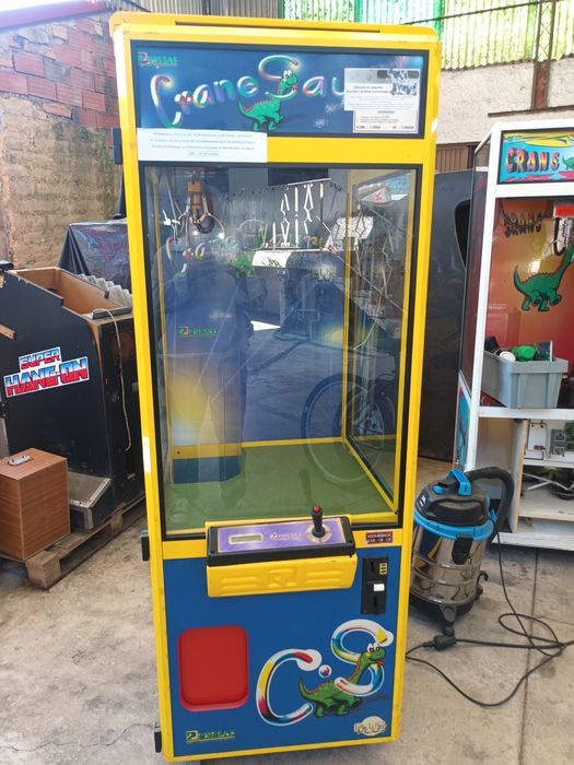 Máquina tipo Grua Crane Diversão Peluches Brindes Expendedora