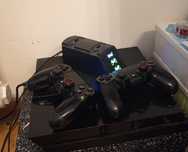 Ps4 slim 500 gb + ładowarka do kontrolerów
