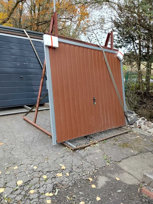 Brama garażowa uchylna ocieplana