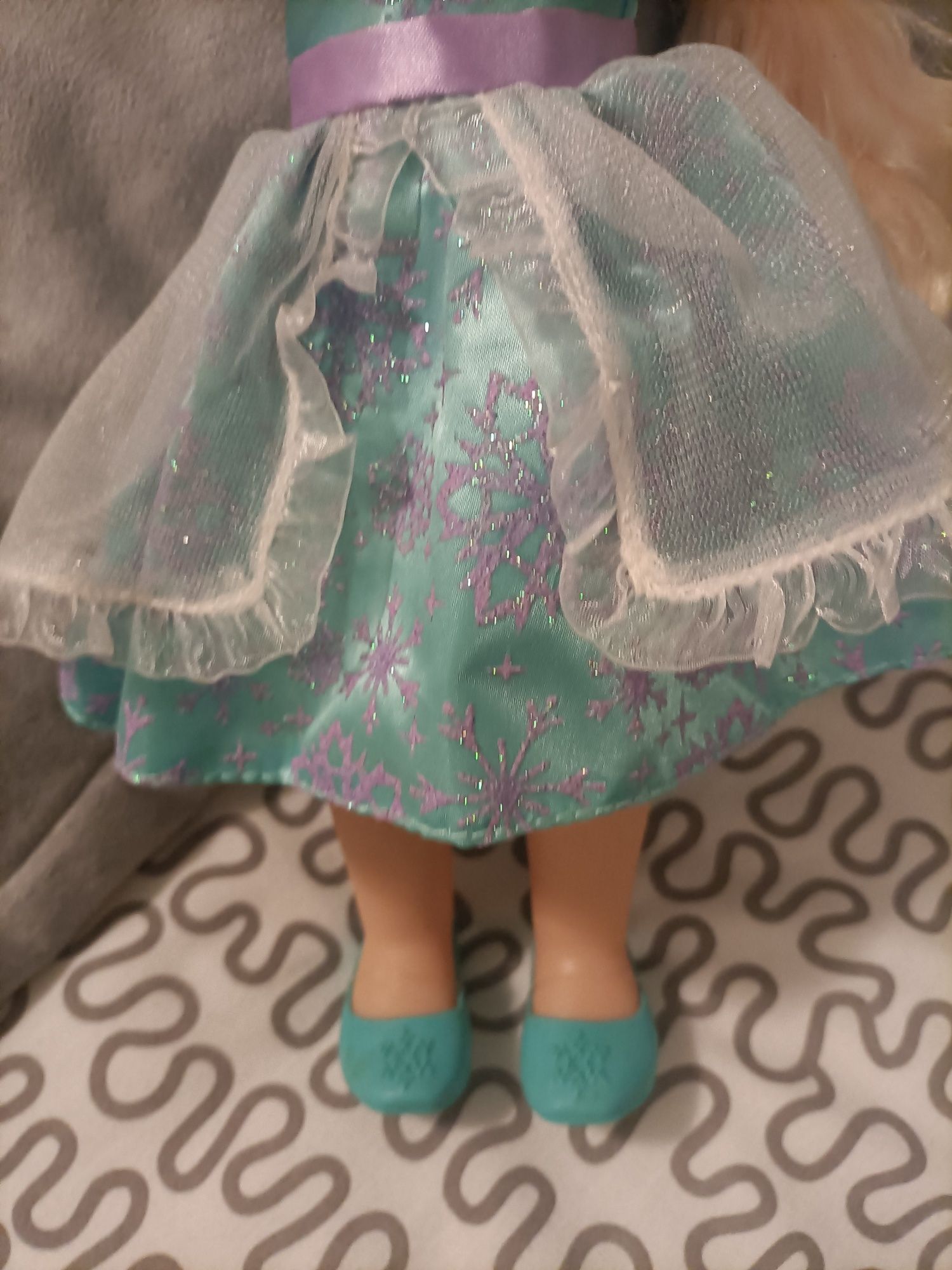 Boneca Elsa da Frozen / como nova.