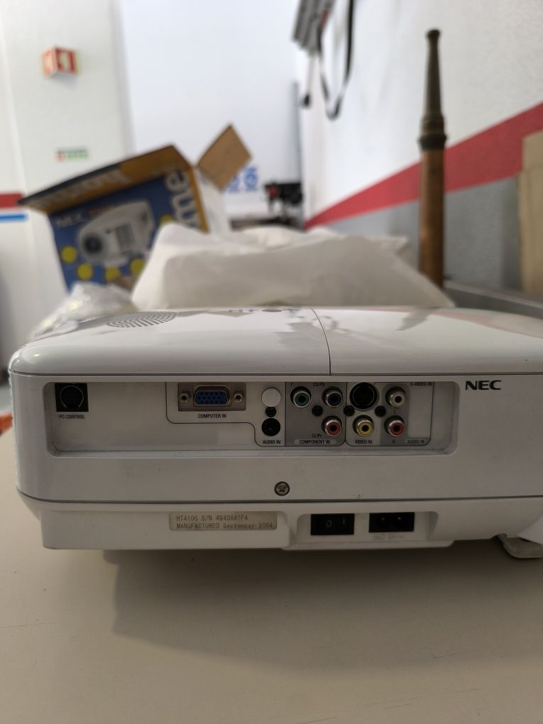 Projetor NEC HT410 Home Cinema
