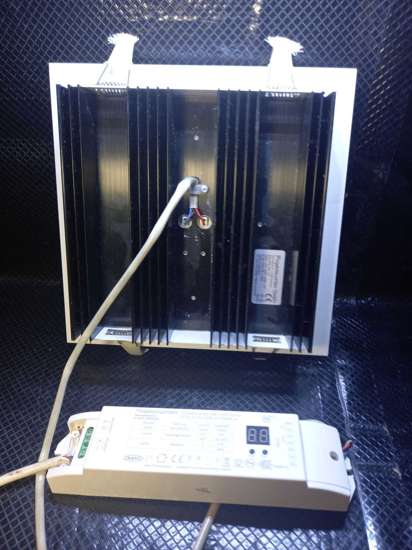 Panel oświetleniowy LED - 16 diod - natynkowy - z zasilaczem
