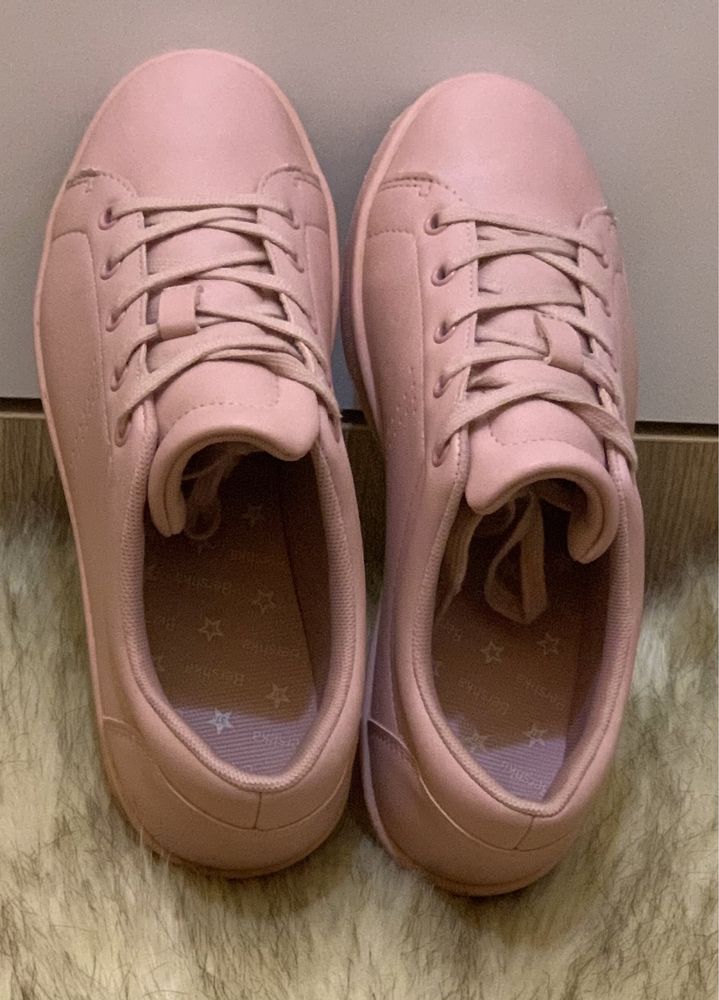 Sapatilhas casual cor de rosa da Bershka tamanho 37