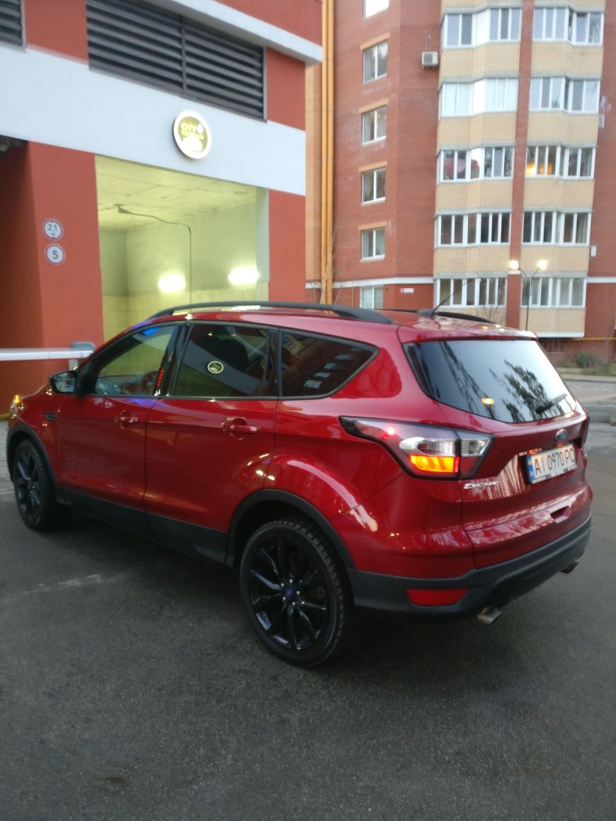 Продам Ford Escape SE AWD Black Edition 2017года