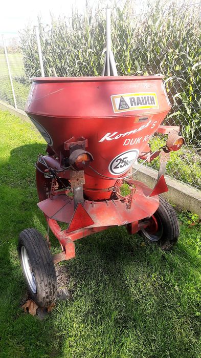 Mały rozsiewacz do traktorka