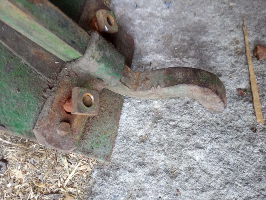 Sprzedam stare zawiasy do stodoły i ruzge do zamykania ANTYK