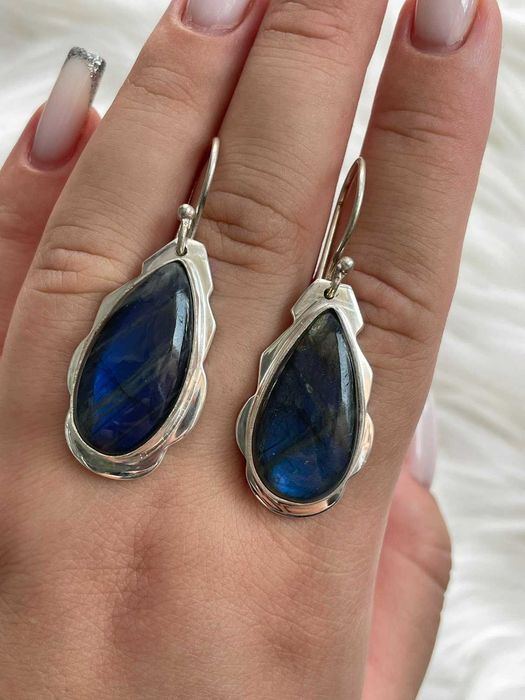 Серебряные серьги с синим лабрадором .