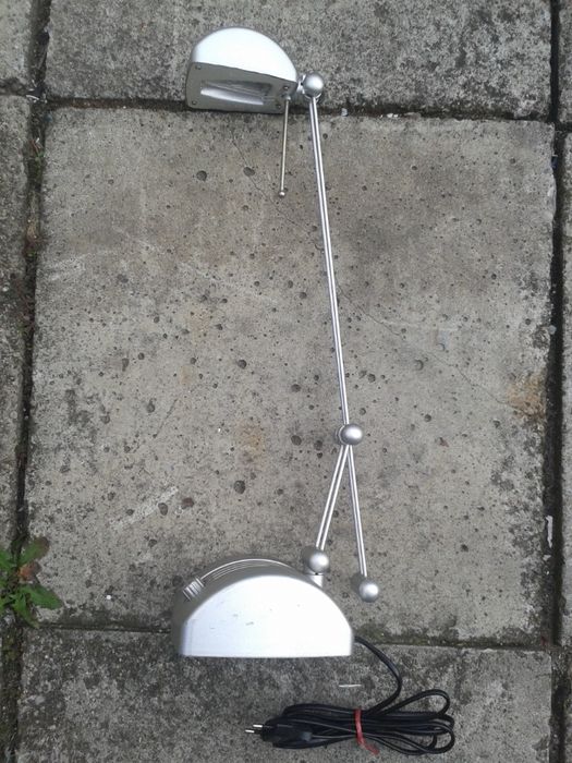 Lampa na biurko o modnym, nowoczesnym wyglądzie, za 29-15zł.