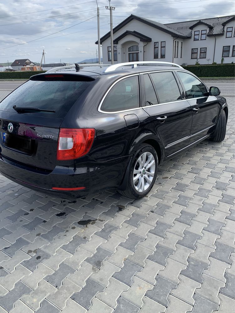 SKODA.     Superb