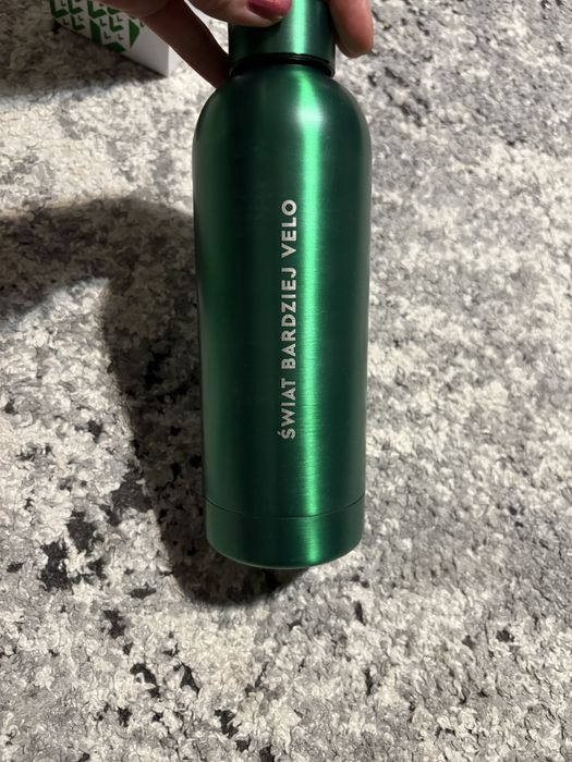 Nowa metalowa butelka na wodę