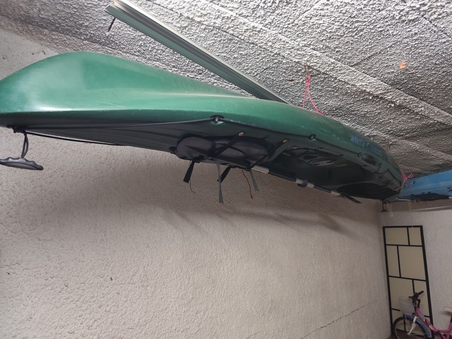 Kaiaques com bancos e pagaia