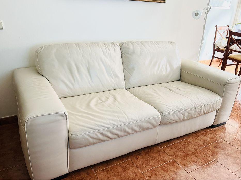Sofá 3 lugares em pele genuina