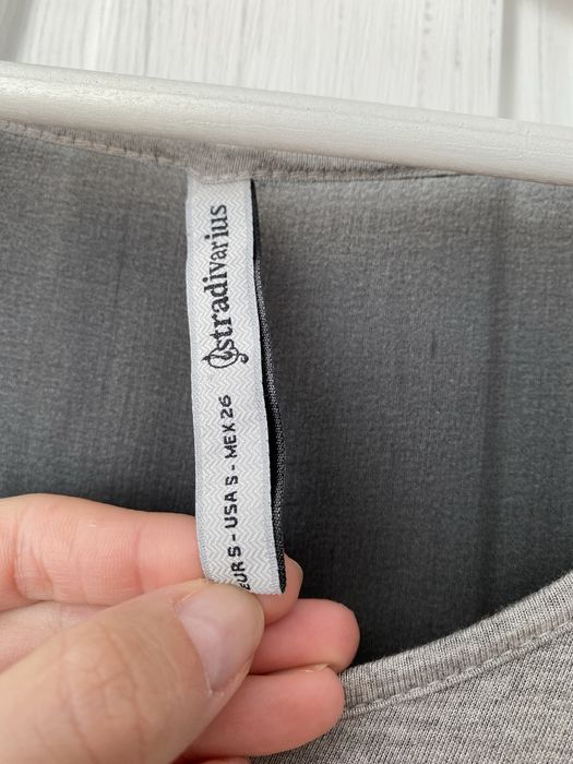Długa bluzka z prześwitującym tyłem Stradivarius