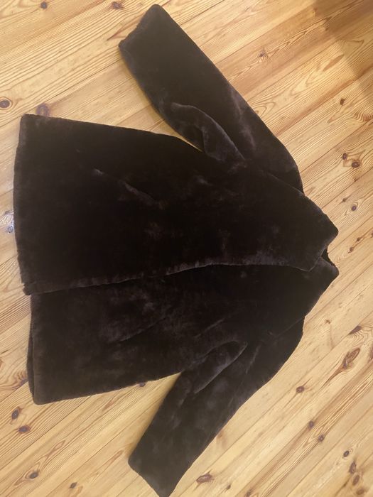 Piękna elegancka kurtka ciemnobrązowa