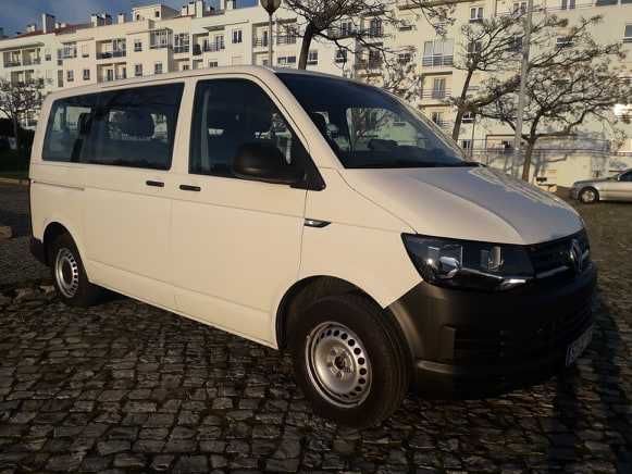 Volkswagen Transporter 9 Lugares - Baixa Quilometragem