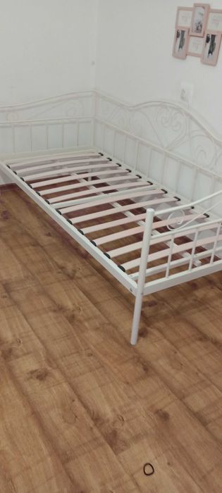 Łóżko stelażowe młodzieżowe