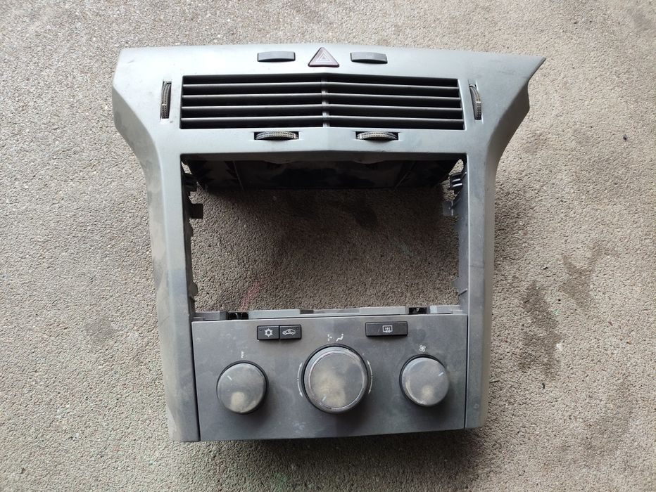 Panel nawiewu klimatyzacji nawiewy astra h