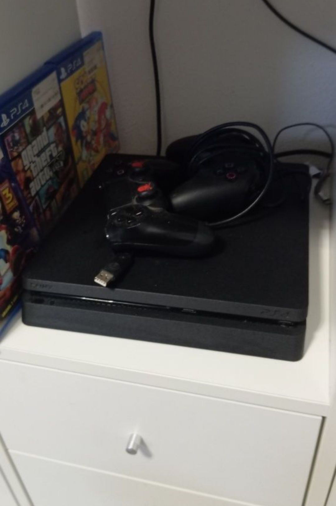 PS4 muito estimada 1tera  3 jogos