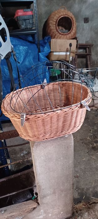 Kisz wiklinowy do roweru dla psa lub kota