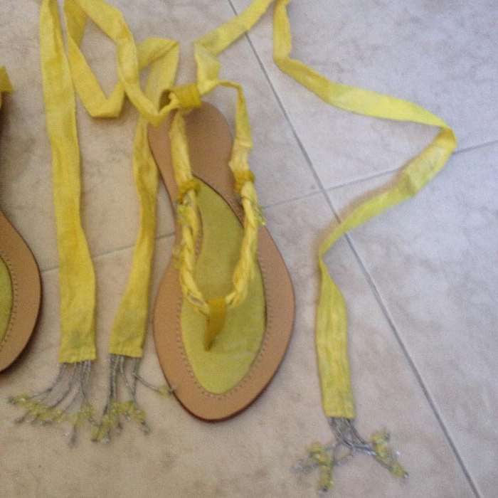 Sandálias novas, tamanho 38, lindas