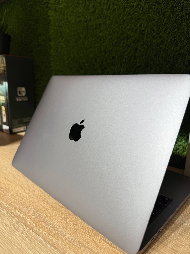 Б/У MacBook Pro 13 M2 8/256 Silver