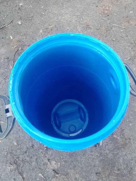 Пластикова бочка на 30л б/в з ручками