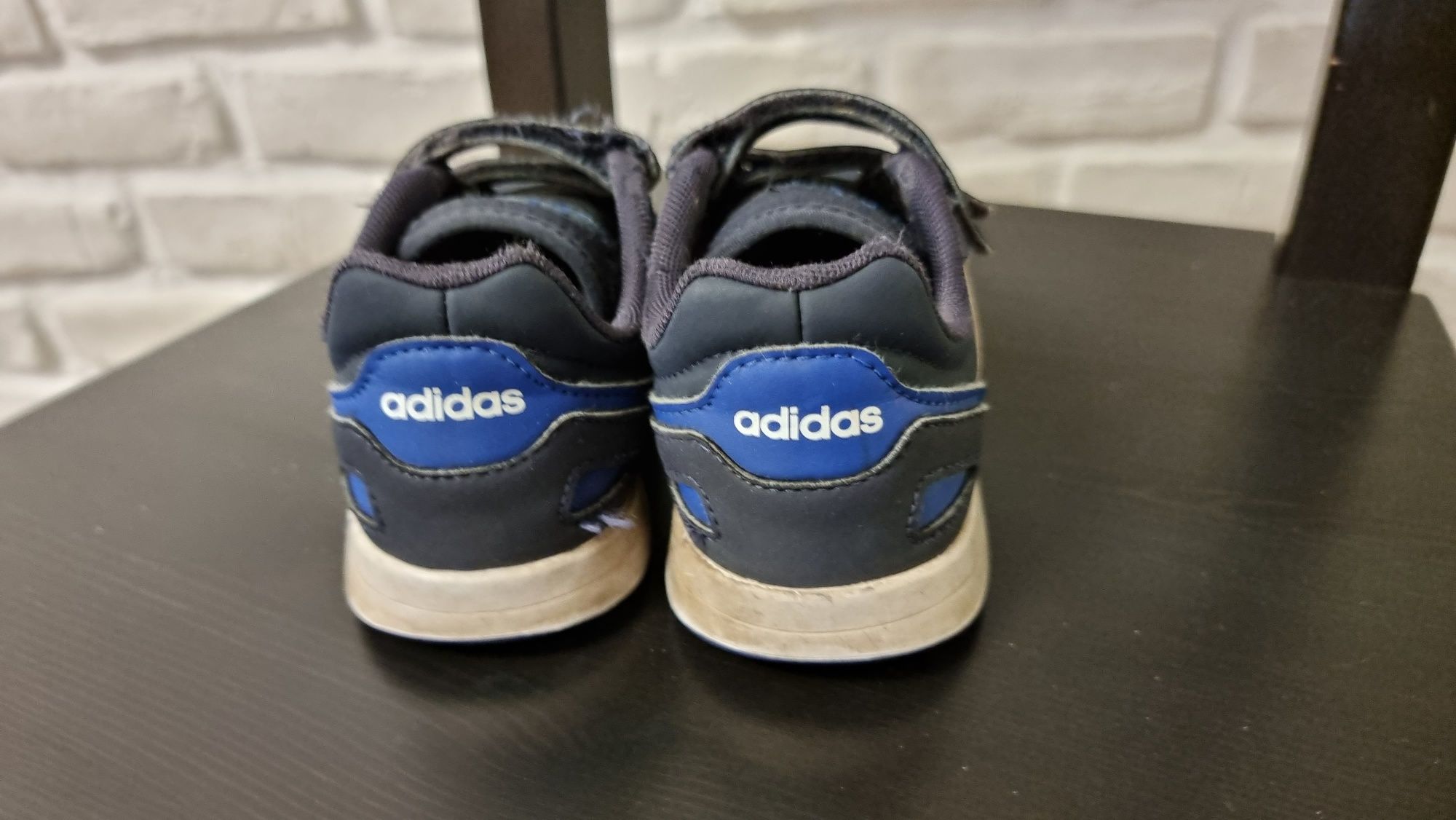 Buty firmy Adidas, rozmiar 31