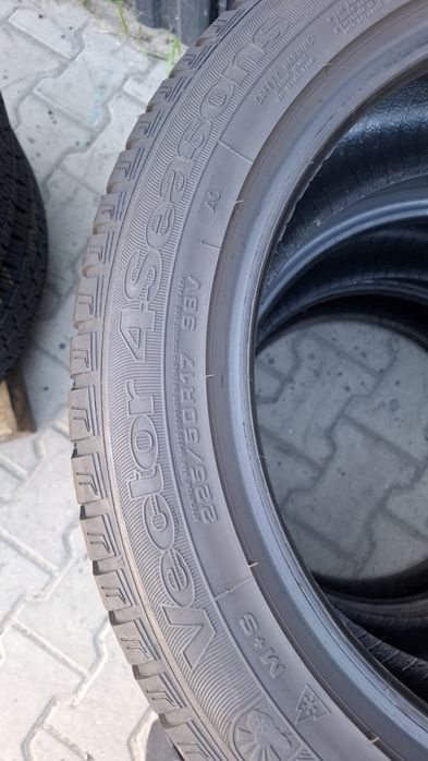 225/50/17 GoodYear Vector4season(S]
