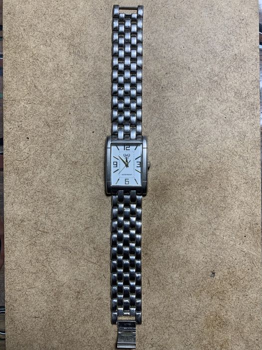 Годинник(кварцовий)в доброму стані