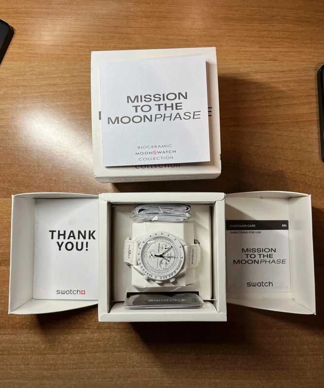 Omega x Swatch Snoopy Biały：Beagle na Phase Księżyca - SO33W700