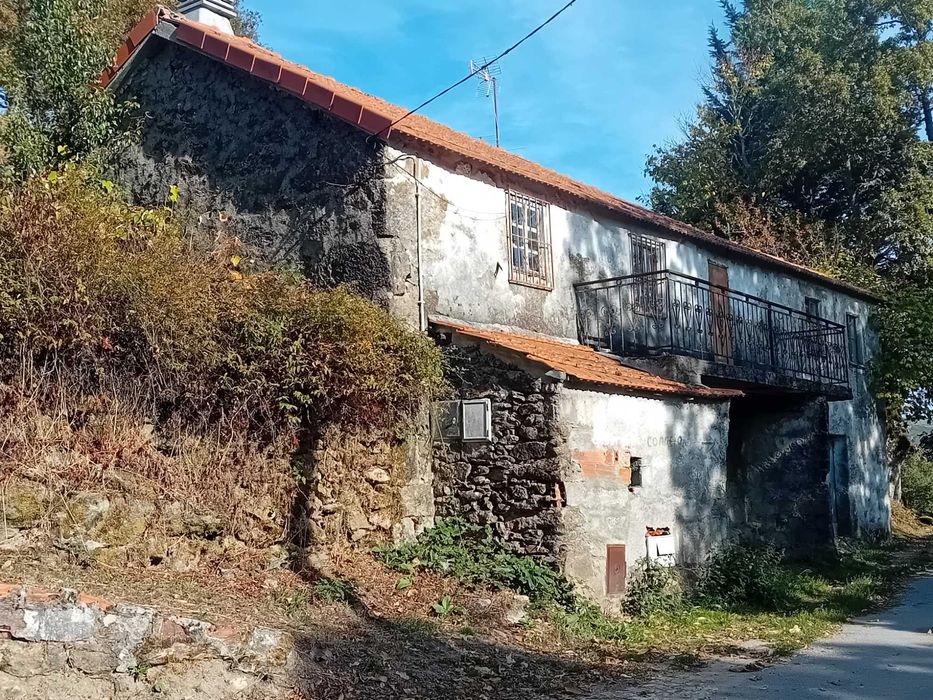 Habitação para restauro - São Pedro - Montalegre