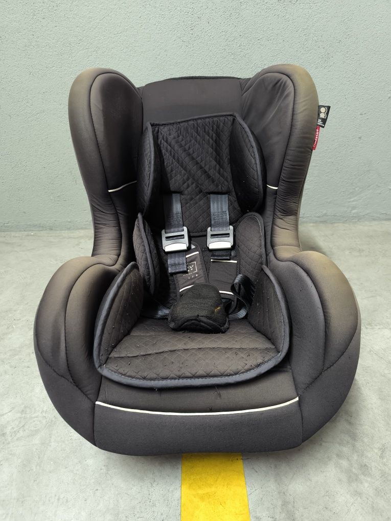 Cadeiras Auto (2) para bebé (1 com ISOFIX)